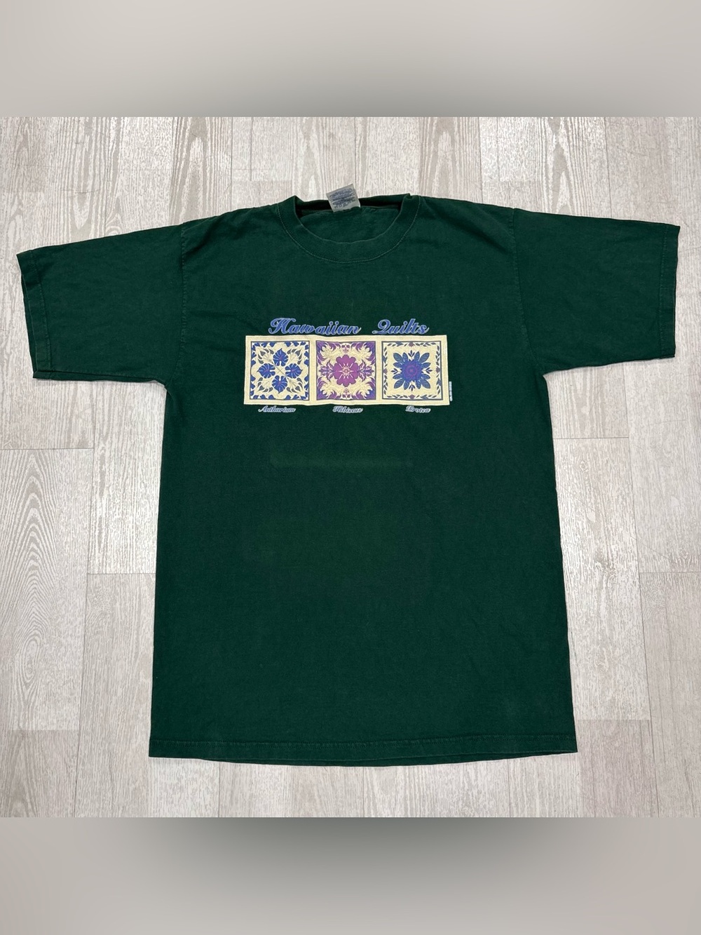 Vintage SANTEE Hawaiian Quilts Graphic T-Shirt Size L
